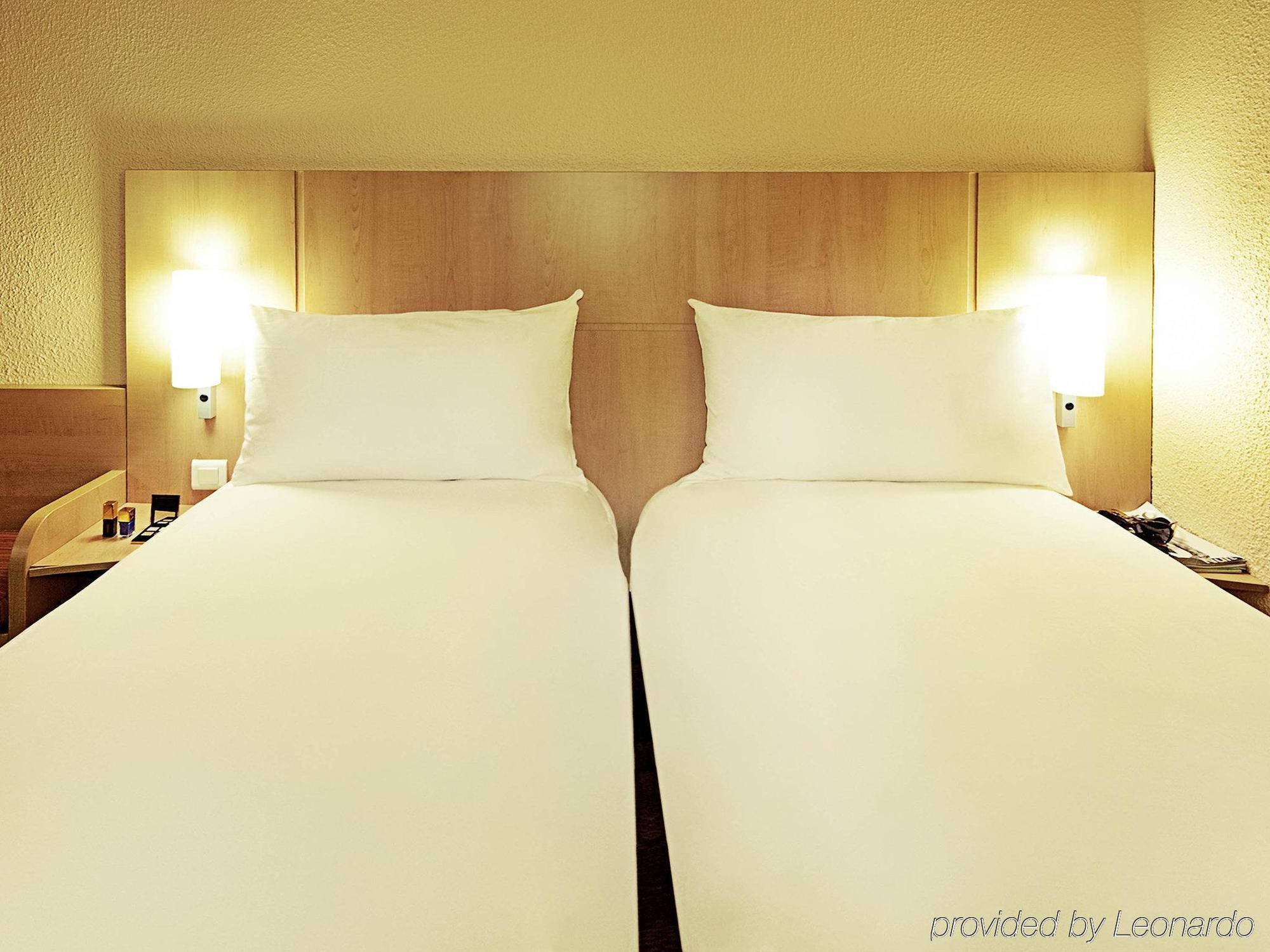 Ibis Paris Pont De Suresnes Longchamp Hotel Kültér fotó