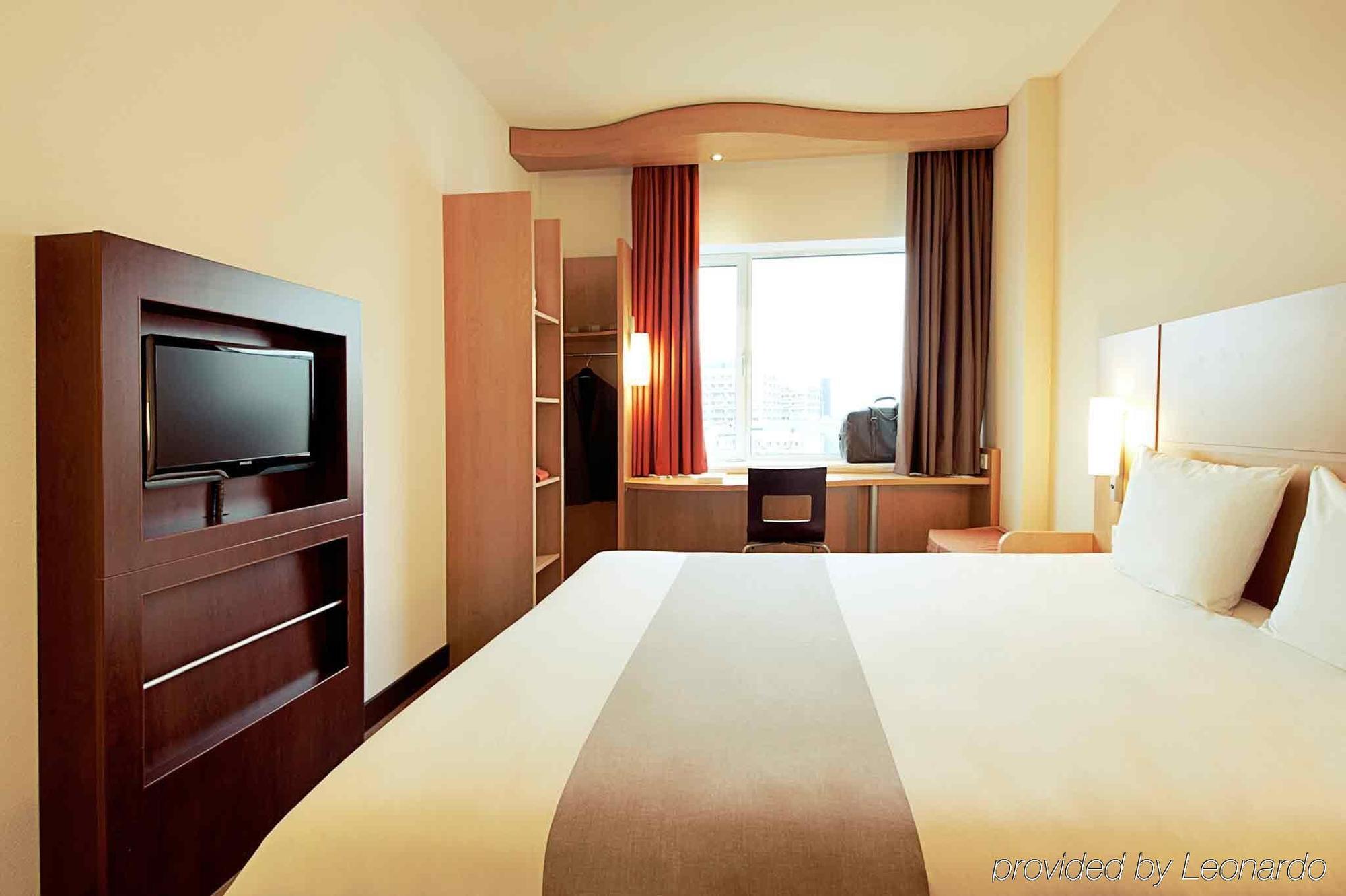 Ibis Paris Pont De Suresnes Longchamp Hotel Kültér fotó