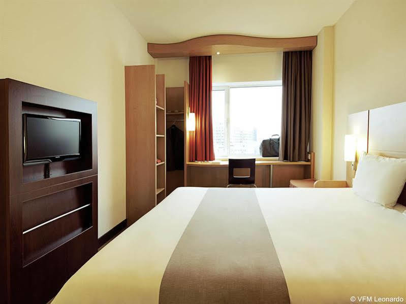 Ibis Paris Pont De Suresnes Longchamp Hotel Kültér fotó